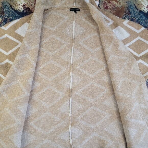 Lane Bryant Tan and White Geometric Poncho - Picture 11 of 16
